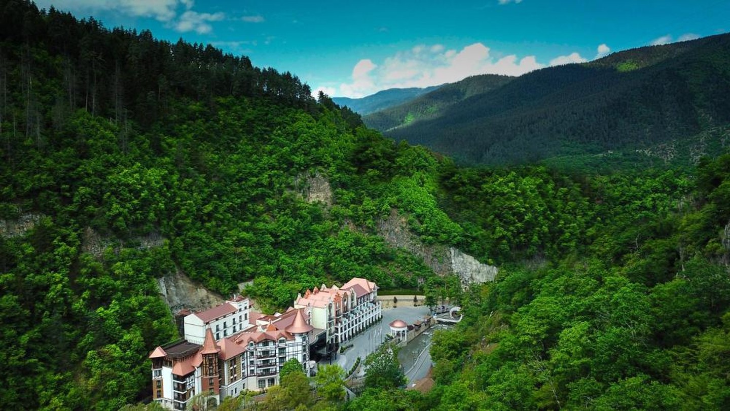 Crowne Plaza Borjomi Spa & Wellness Centre — Боржомі, Грузія — фото 1