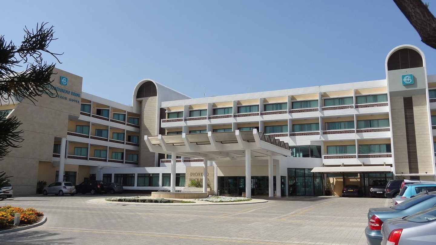 Constantinou Bros Pioneer Beach Hotel — Пафос, Кіпр мініатюра 13