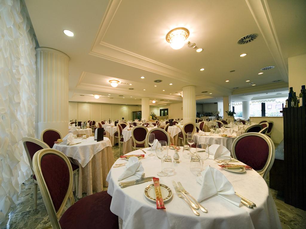 President Hotel — Емілія Романья, Італія мініатюра 212