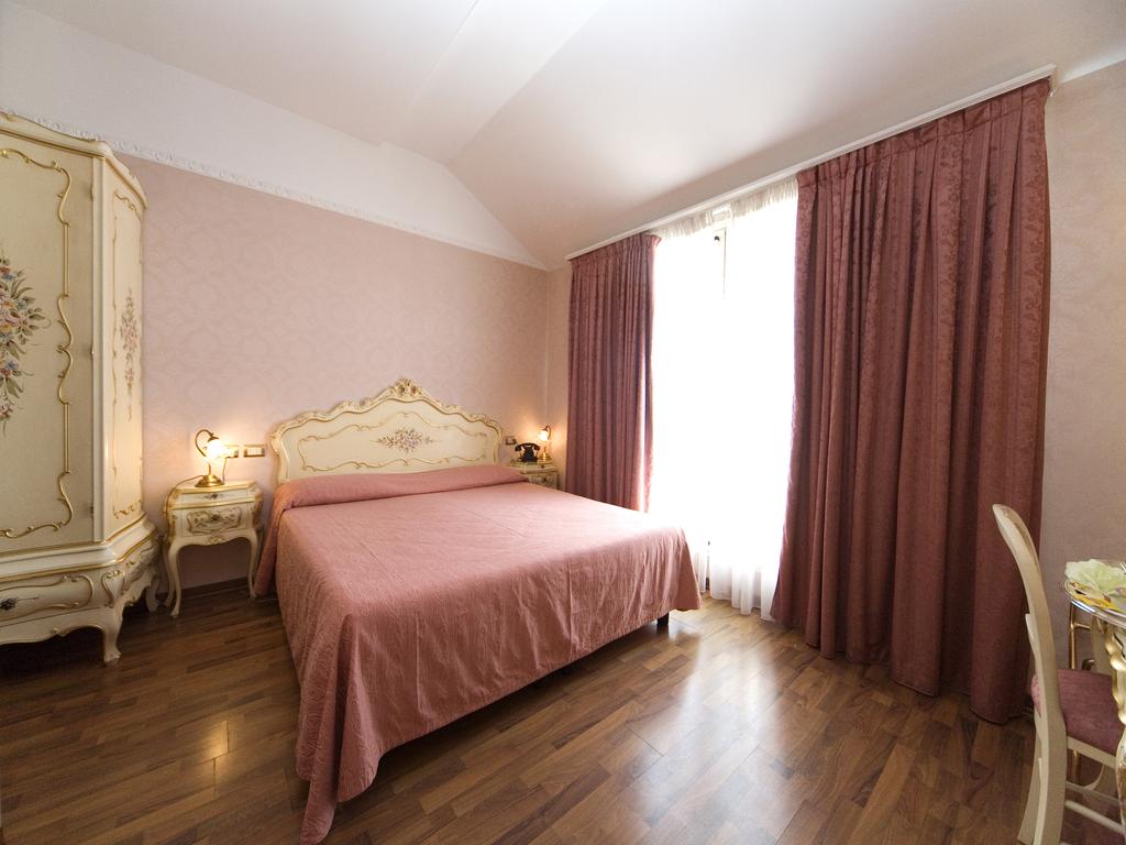 President Hotel — Емілія Романья, Італія мініатюра 214