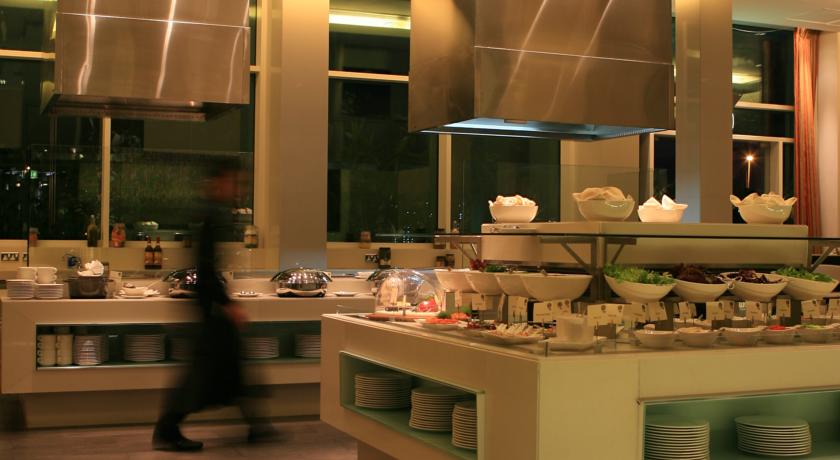 Centro Yas Island Rotana — Абу Дабі, Об'єднані Арабські Емірати мініатюра 36