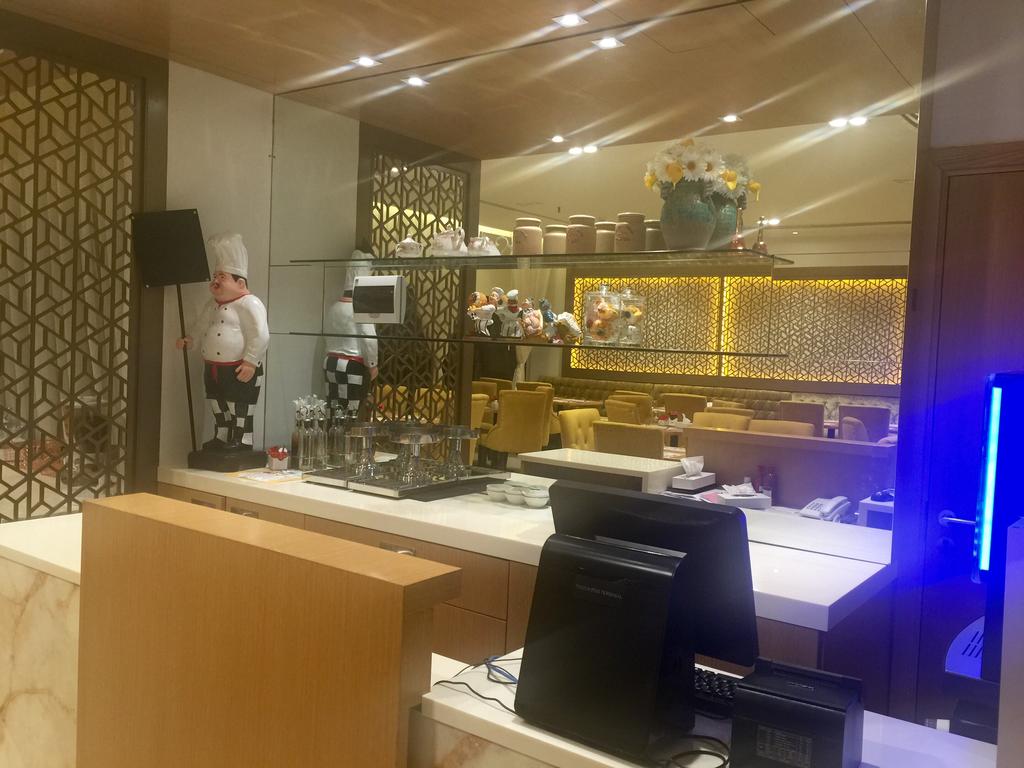 Royal Falcon Hotel — Дубаї, Об'єднані Арабські Емірати мініатюра 53