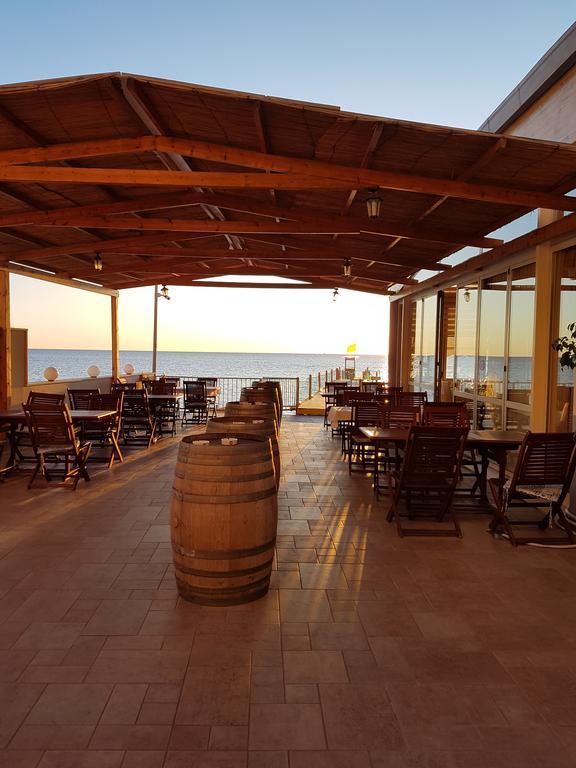 Aragosta Restaurant Hotel — Дуррес, Албанія мініатюра 9