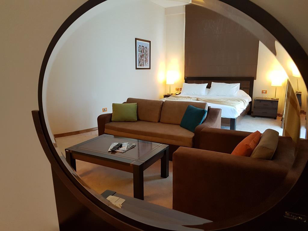 Aragosta Restaurant Hotel — Дуррес, Албанія мініатюра 16