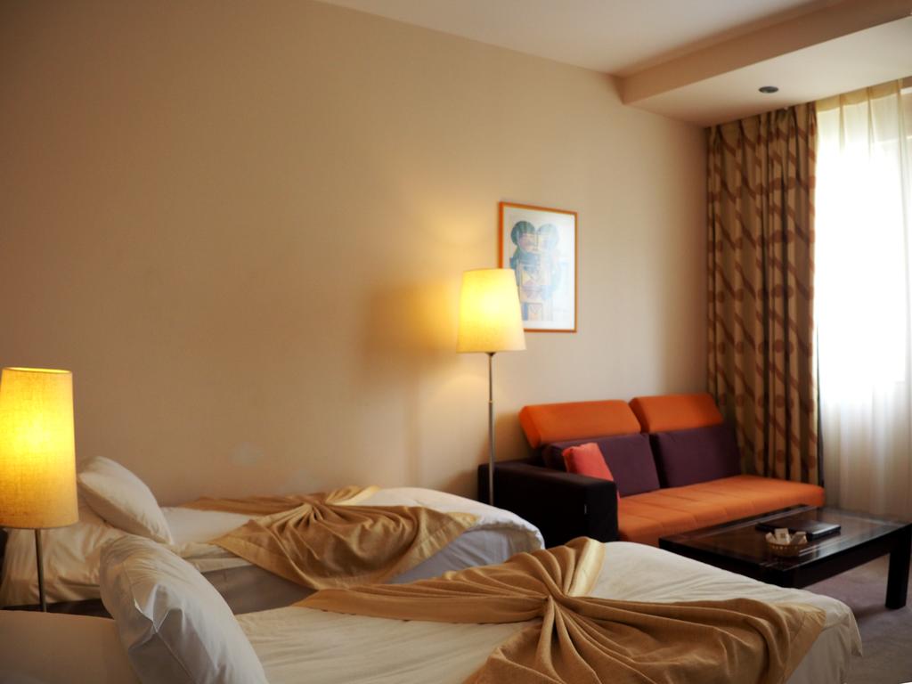 Aragosta Restaurant Hotel — Дуррес, Албанія мініатюра 20