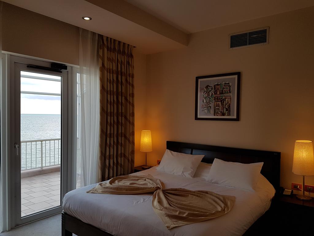 Aragosta Restaurant Hotel — Дуррес, Албанія мініатюра 22