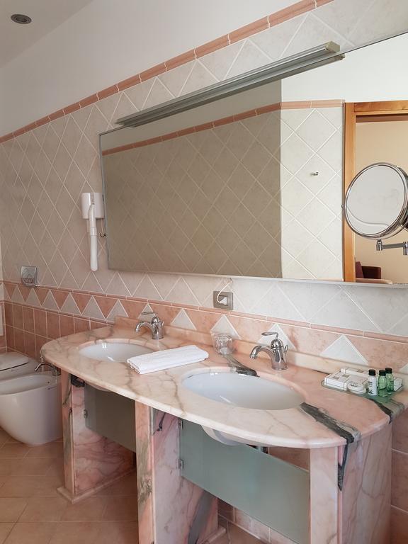 Aragosta Restaurant Hotel — Дуррес, Албанія мініатюра 26