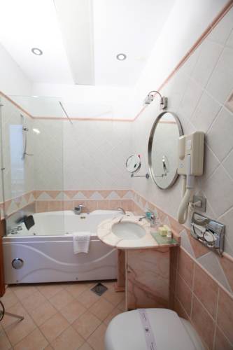 Aragosta Restaurant Hotel — Дуррес, Албанія мініатюра 27