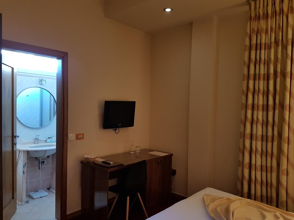 Aragosta Restaurant Hotel — Дуррес, Албанія мініатюра 29