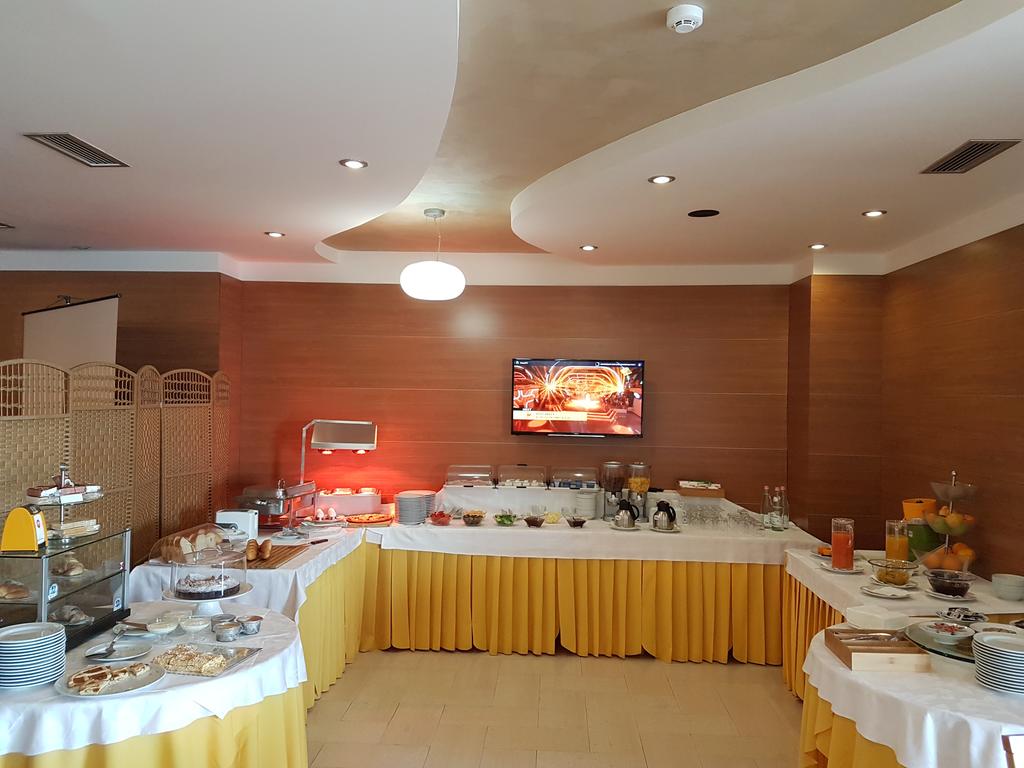 Aragosta Restaurant Hotel — Дуррес, Албанія мініатюра 30
