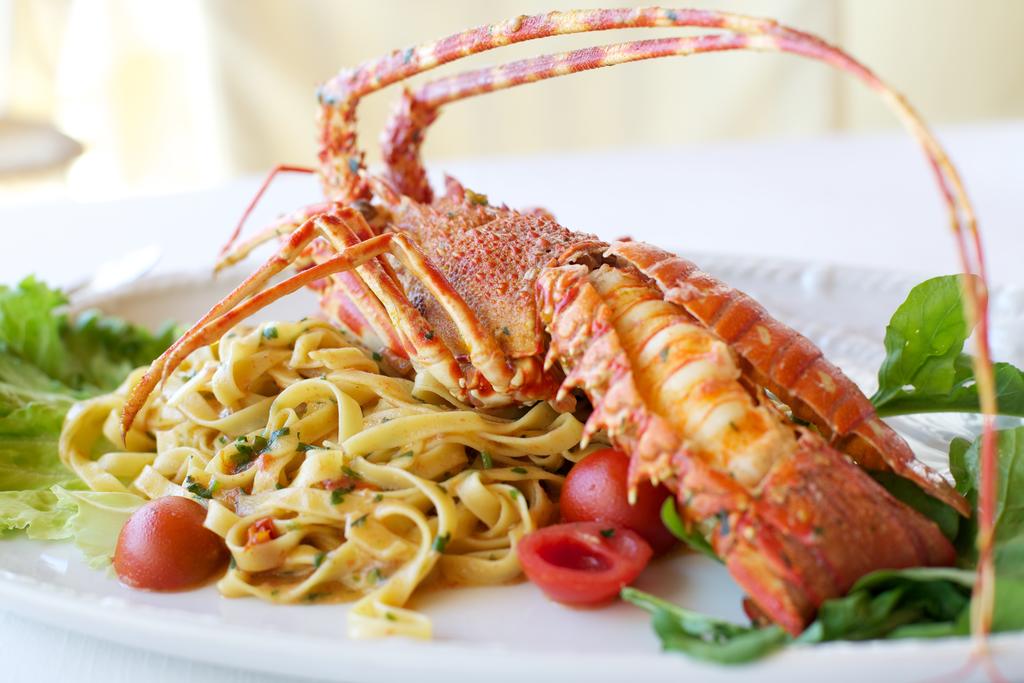 Aragosta Restaurant Hotel — Дуррес, Албанія мініатюра 38