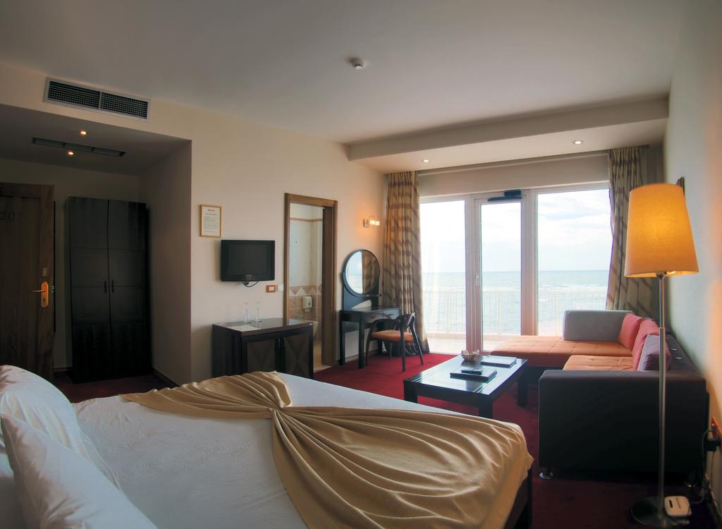 Aragosta Restaurant Hotel — Дуррес, Албанія мініатюра 45