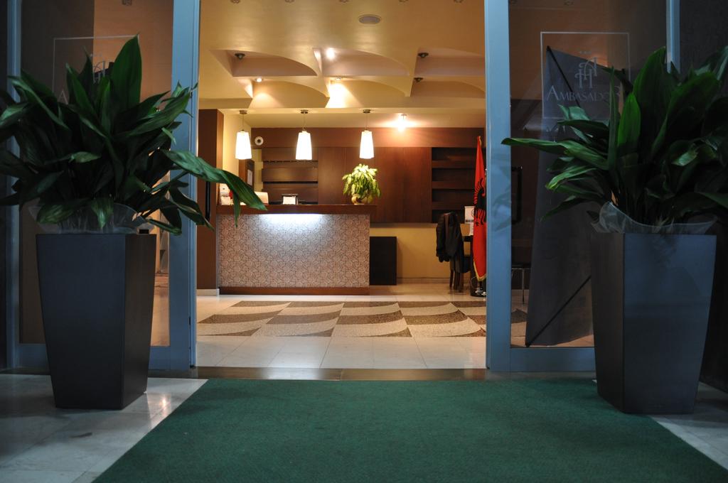 Ambasador Hotel — Вльора, Албанія мініатюра 10