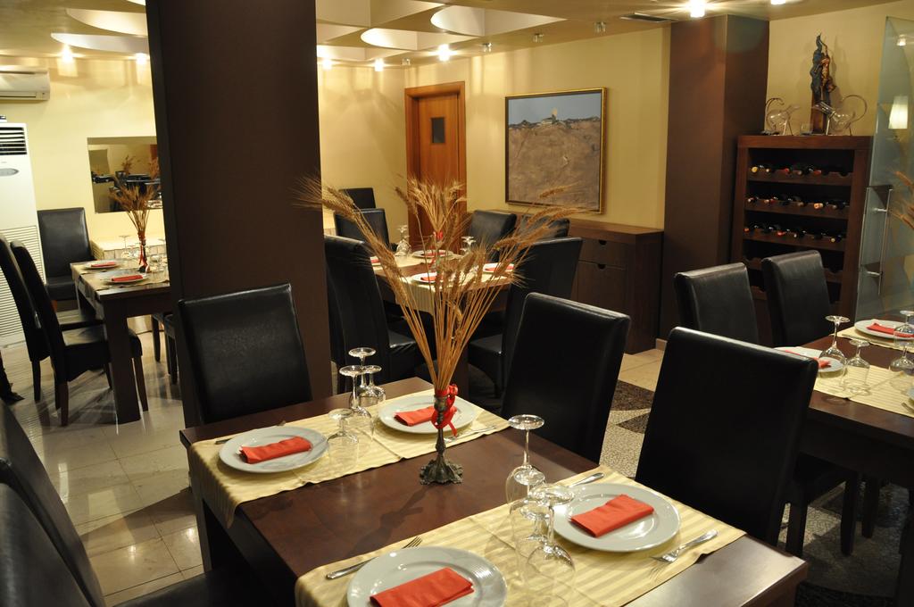 Ambasador Hotel — Вльора, Албанія мініатюра 13