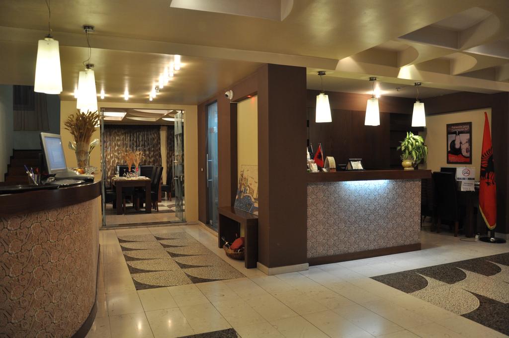 Ambasador Hotel — Вльора, Албанія мініатюра 15