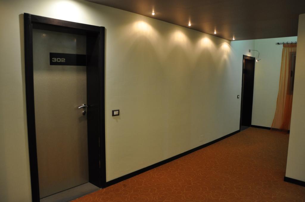 Ambasador Hotel — Вльора, Албанія мініатюра 27
