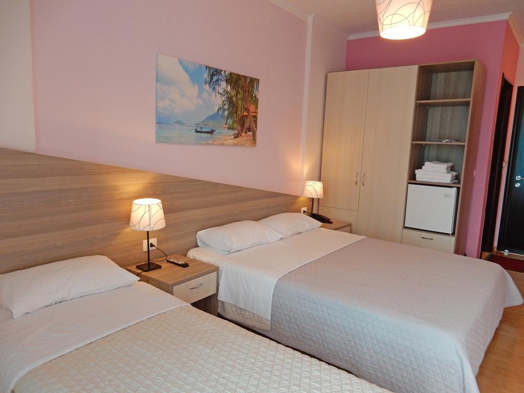 Titania Hotel — Саранда, Албанія мініатюра 10