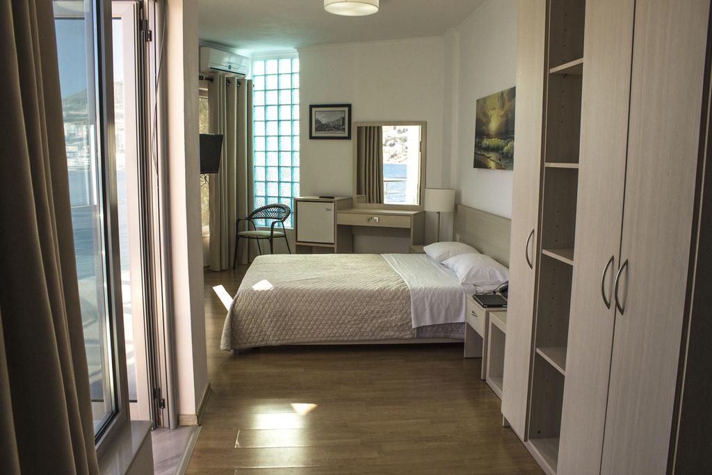 Titania Hotel — Саранда, Албанія мініатюра 14