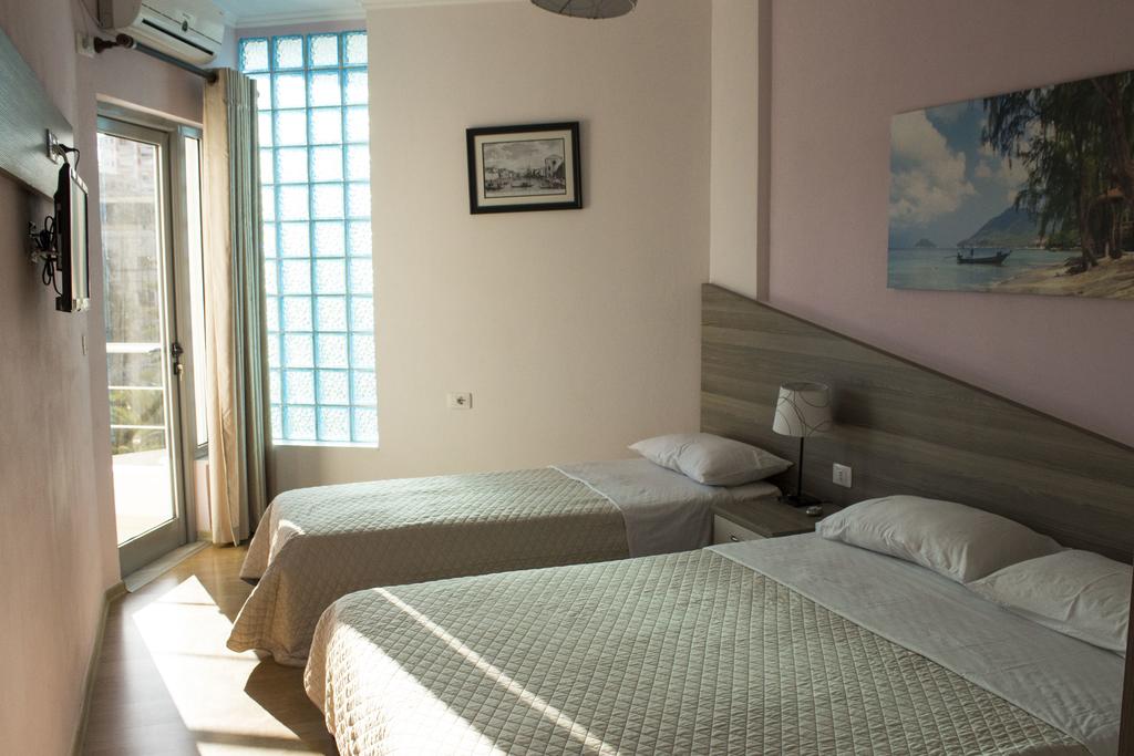 Titania Hotel — Саранда, Албанія мініатюра 17