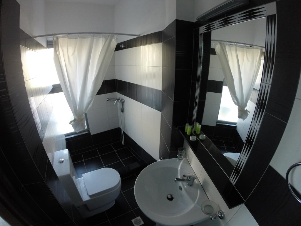 Titania Hotel — Саранда, Албанія мініатюра 18