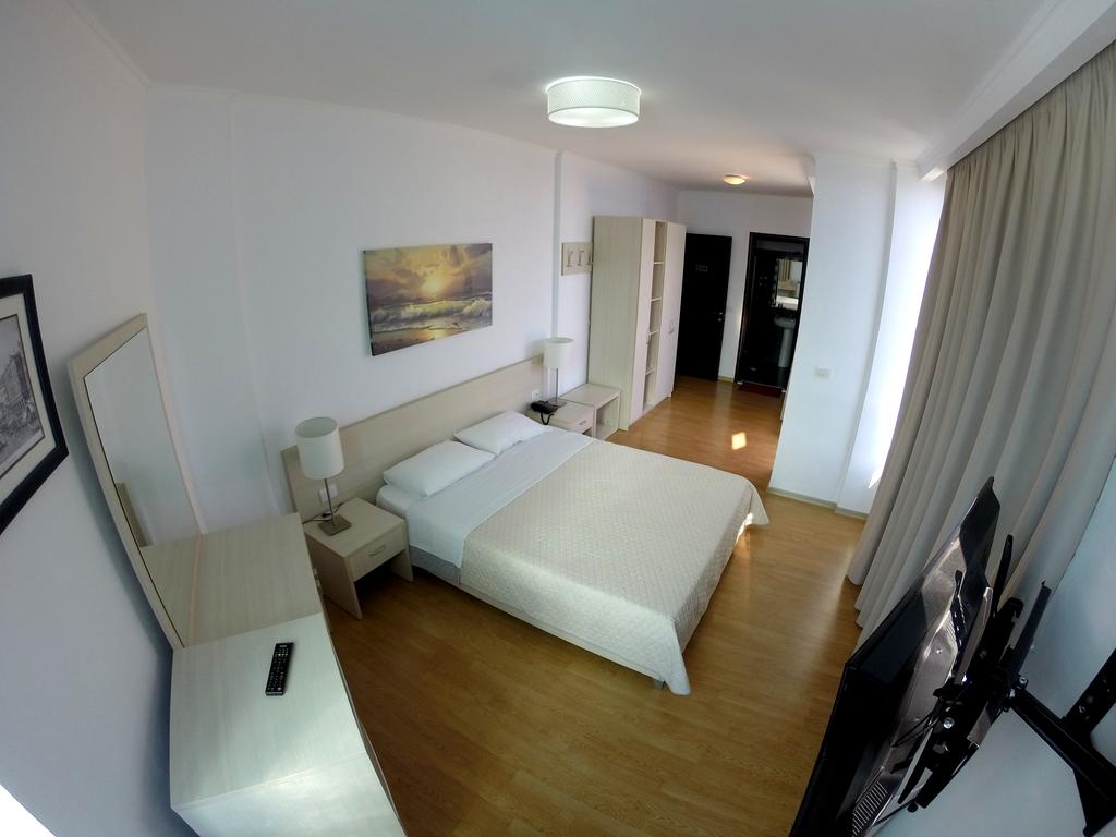Titania Hotel — Саранда, Албанія мініатюра 21