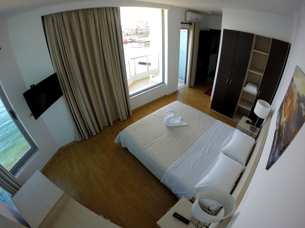 Titania Hotel — Саранда, Албанія мініатюра 24