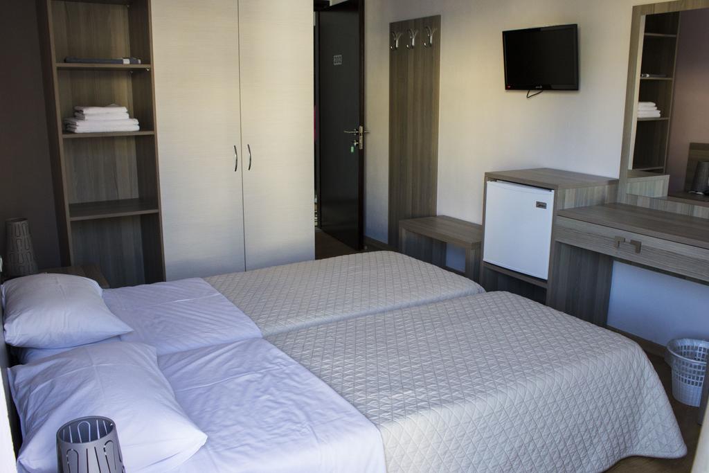 Titania Hotel — Саранда, Албанія мініатюра 25