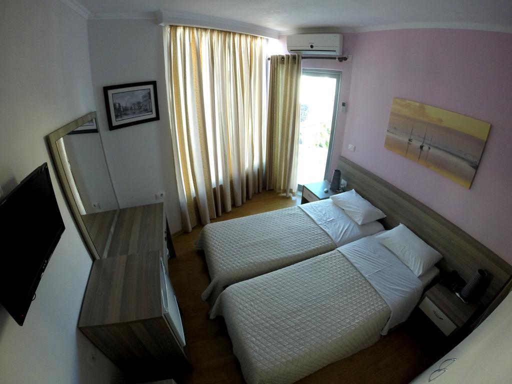 Titania Hotel — Саранда, Албанія мініатюра 33