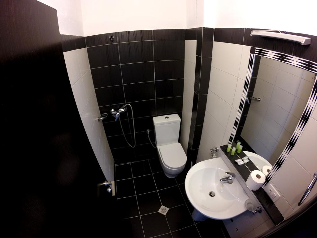 Titania Hotel — Саранда, Албанія мініатюра 38
