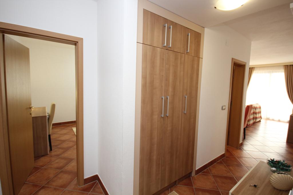 Kalamper Apart Hotel — Добра Вода, Чорногорія мініатюра 10