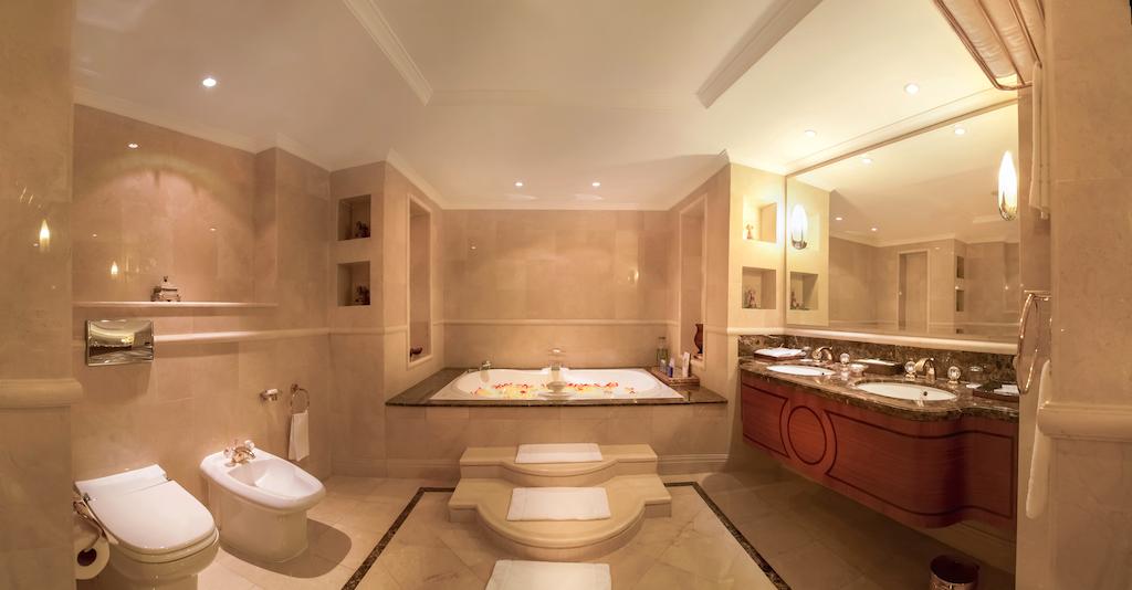 Corniche Hotel Abu Dhabi — Абу Дабі, Об'єднані Арабські Емірати мініатюра 8