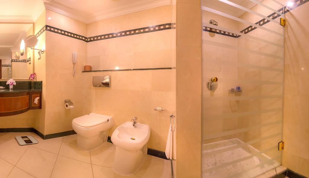 Corniche Hotel Abu Dhabi — Абу Дабі, Об'єднані Арабські Емірати мініатюра 9