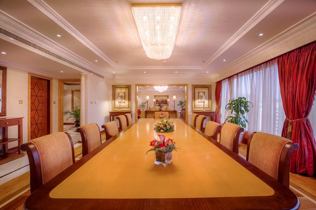 Corniche Hotel Abu Dhabi — Абу Дабі, Об'єднані Арабські Емірати мініатюра 14