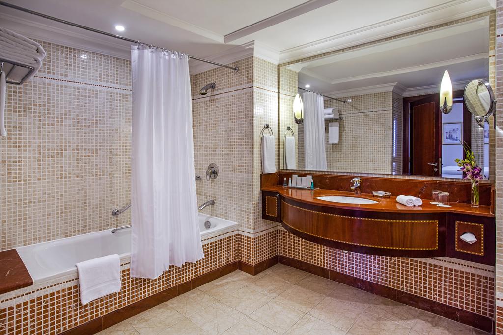 Corniche Hotel Abu Dhabi — Абу Дабі, Об'єднані Арабські Емірати мініатюра 35