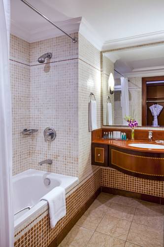 Corniche Hotel Abu Dhabi — Абу Дабі, Об'єднані Арабські Емірати мініатюра 39