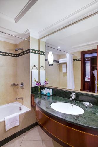 Corniche Hotel Abu Dhabi — Абу Дабі, Об'єднані Арабські Емірати мініатюра 41