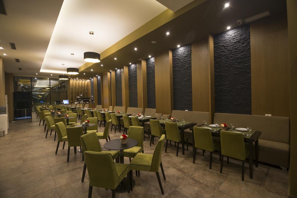 Sun Hotel — Дуррес, Албанія мініатюра 11