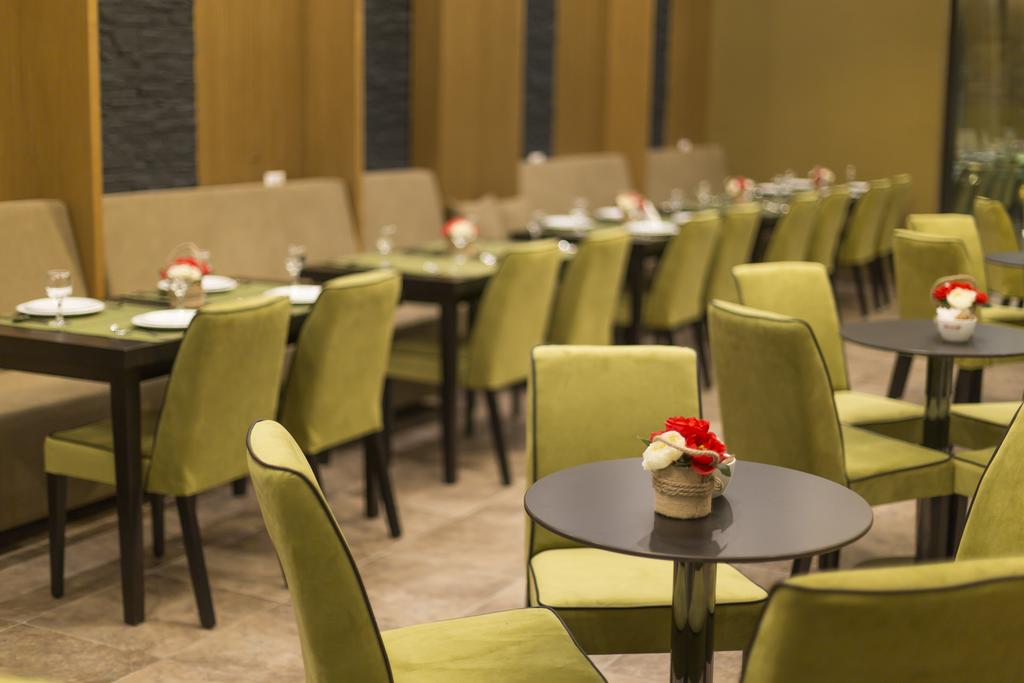 Sun Hotel — Дуррес, Албанія мініатюра 12