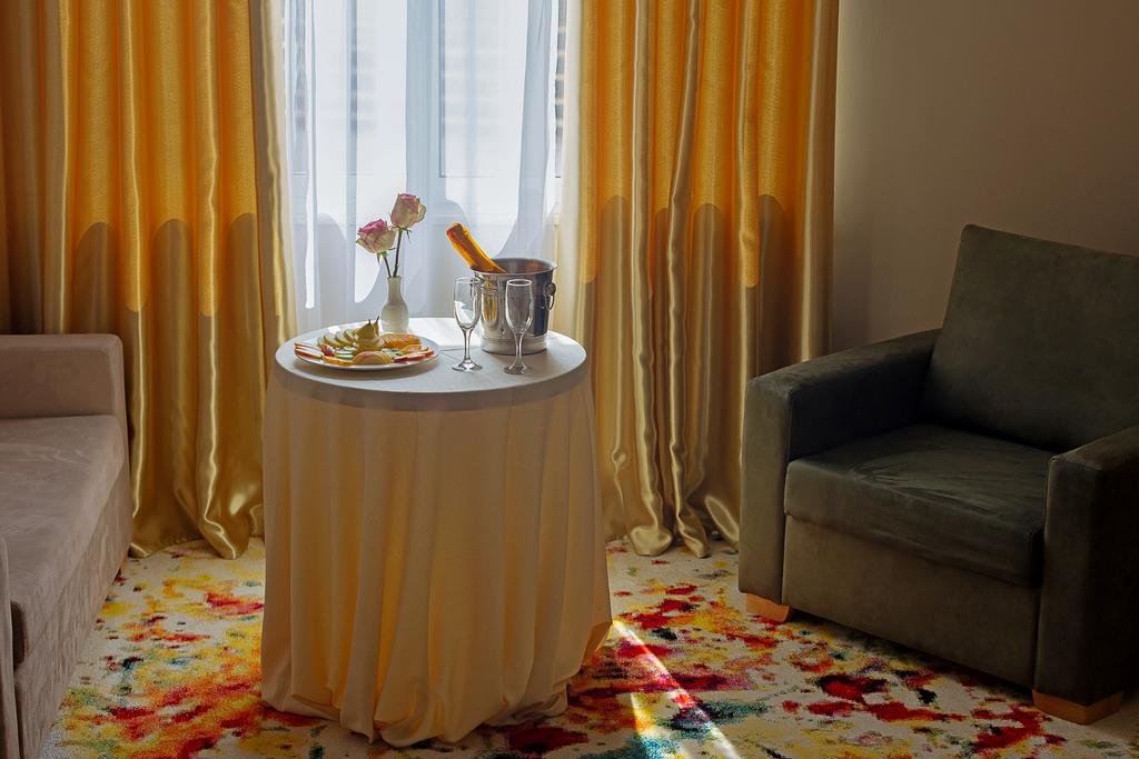 Sun Hotel — Дуррес, Албанія мініатюра 18