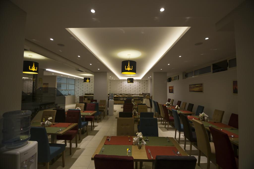 Sun Hotel — Дуррес, Албанія мініатюра 19