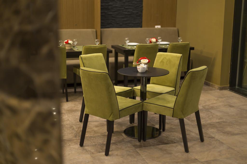 Sun Hotel — Дуррес, Албанія мініатюра 20