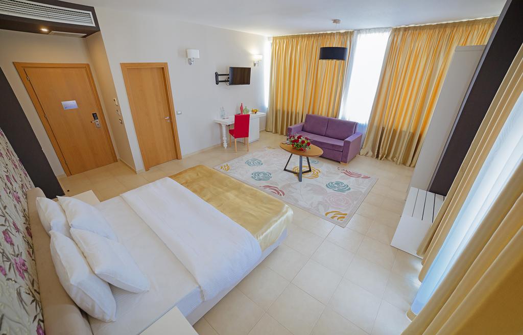 Sun Hotel — Дуррес, Албанія мініатюра 21