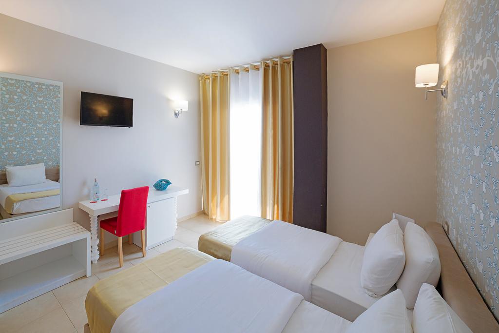 Sun Hotel — Дуррес, Албанія мініатюра 22