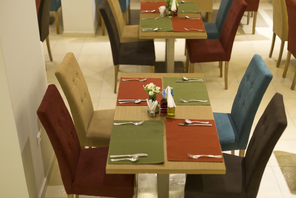 Sun Hotel — Дуррес, Албанія мініатюра 26
