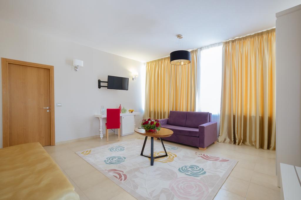 Sun Hotel — Дуррес, Албанія мініатюра 29