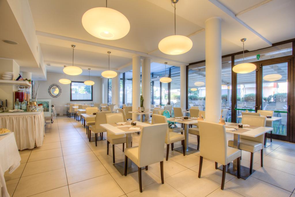Ferretti Beach Hotel — Емілія Романья, Італія мініатюра 36