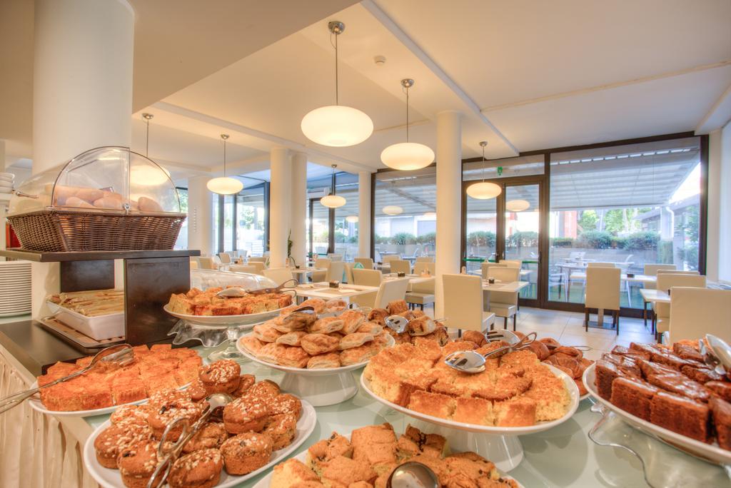 Ferretti Beach Hotel — Емілія Романья, Італія мініатюра 37