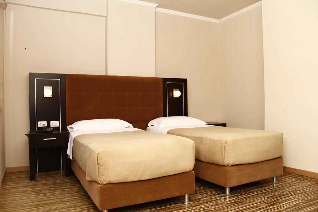 Nais Beach Hotel — Дуррес, Албанія мініатюра 9