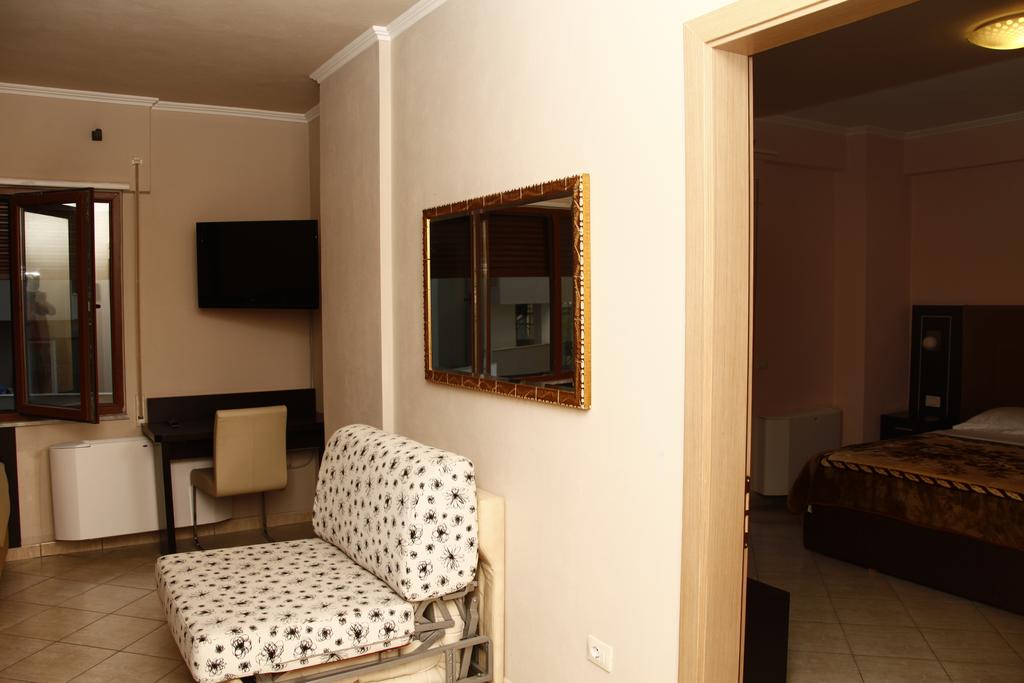Nais Beach Hotel — Дуррес, Албанія мініатюра 10