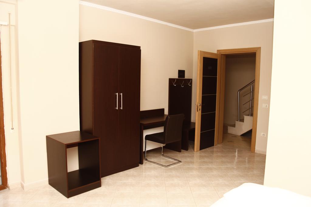 Nais Beach Hotel — Дуррес, Албанія мініатюра 20